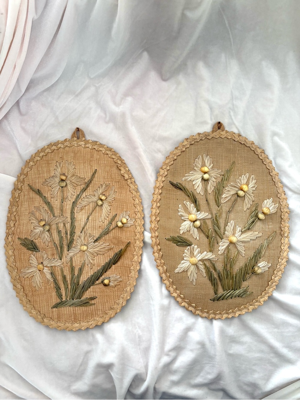 Vintage 70s daisy flower straw woven wall hanging home decor Philippines set 2